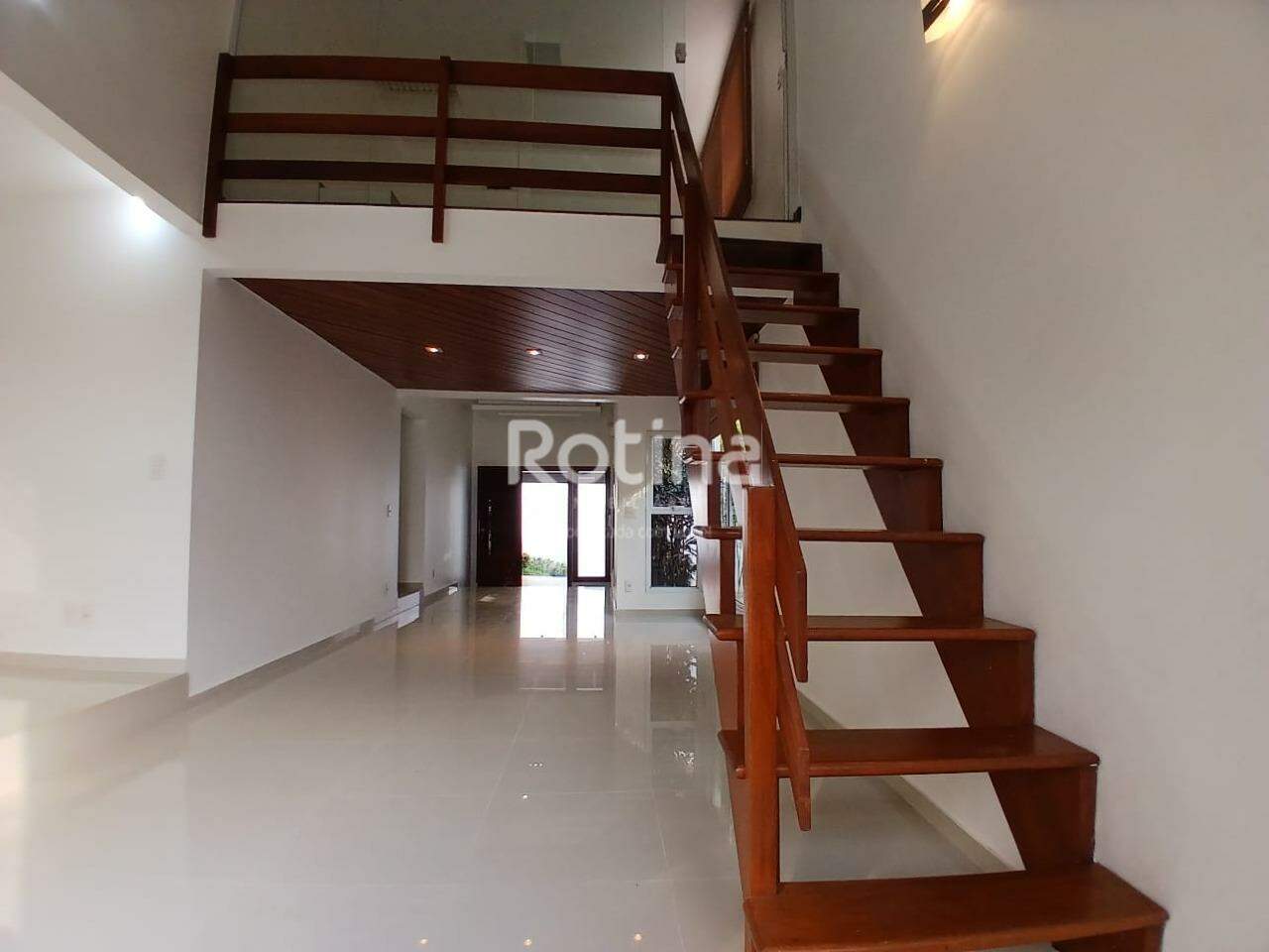 Casa para alugar, 4 quartos em Uberlândia no bairro Tabajaras no valor de R$ 6.700,00 - Rotina Imobiliária: 
