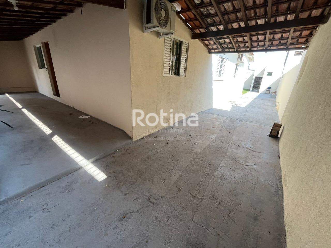 Casa para alugar, 3 quartos em Uberlândia no bairro Santa Mônica no valor de R$ 4.500,00 - Rotina Imobiliária: 