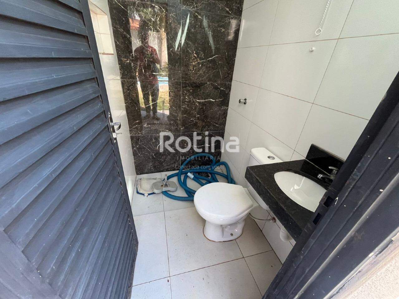 Casa para alugar, 3 quartos em Uberlândia no bairro Santa Mônica no valor de R$ 4.500,00 - Rotina Imobiliária: 