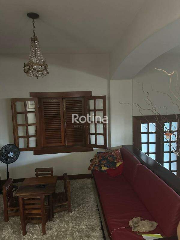 Casa para alugar, 4 quartos em Uberlândia no bairro Tabajaras no valor de R$ 12.000,00 - Rotina Imobiliária: 