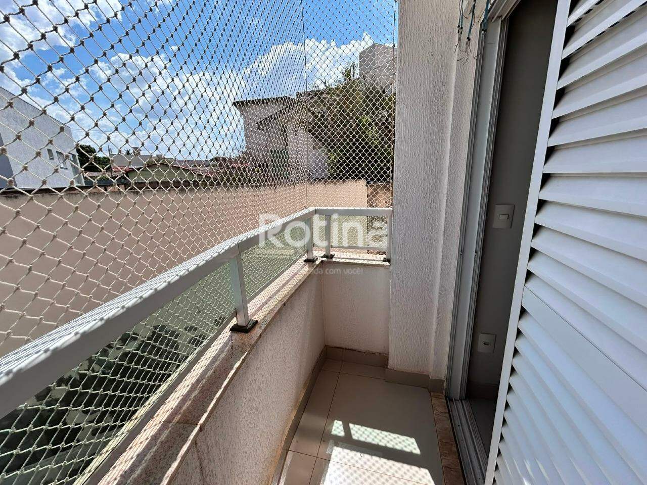 Apartamento para alugar, 3 quartos em Uberlândia no bairro Tubalina no valor de R$ 2.500,00 - Rotina Imobiliária: 
