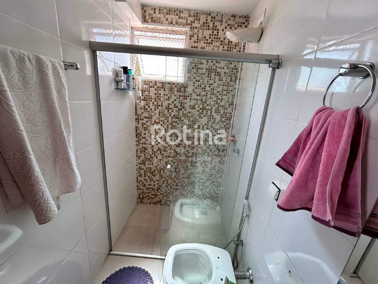 Apartamento para alugar, 3 quartos em Uberlândia no bairro Tubalina no valor de R$ 2.500,00 - Rotina Imobiliária: 