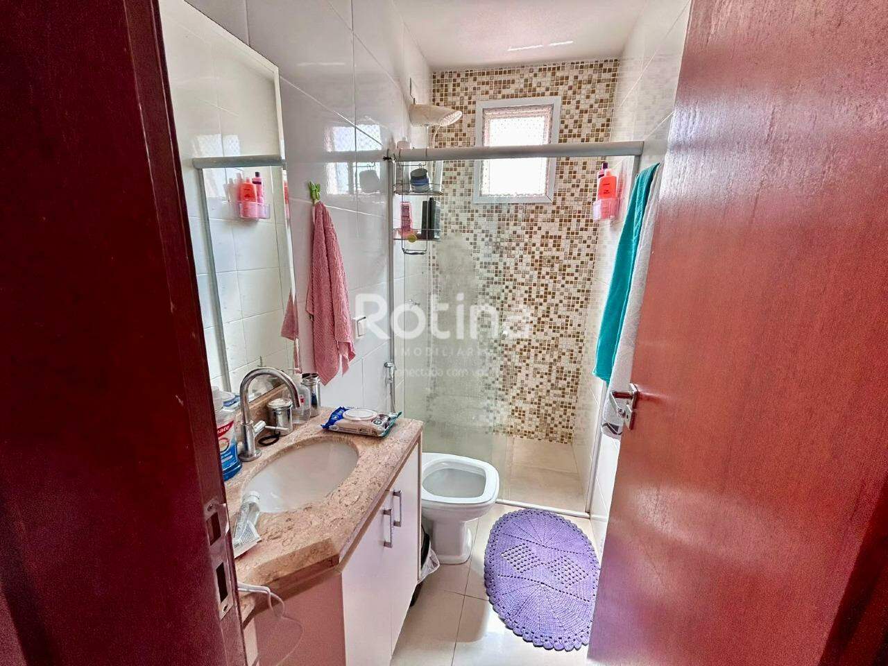 Apartamento para alugar, 3 quartos em Uberlândia no bairro Tubalina no valor de R$ 2.500,00 - Rotina Imobiliária: 