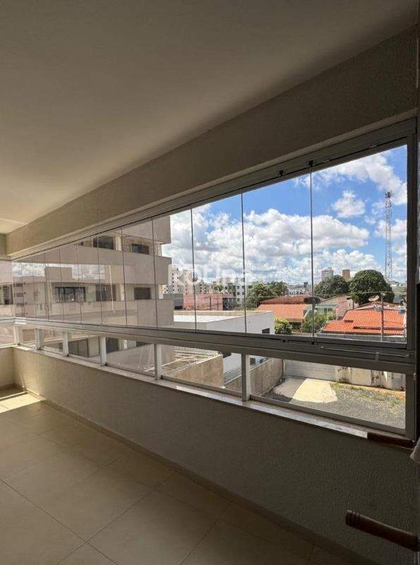 Apartamento para alugar, 3 quartos em Uberlândia no bairro Santa Mônica no valor de R$ 3.400,00 - Rotina Imobiliária: 