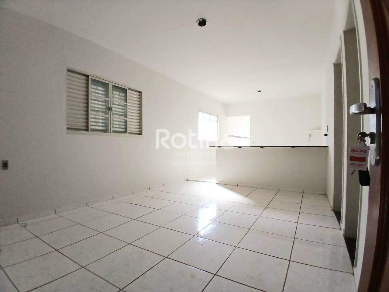 Casa para alugar, 3 quartos em Uberlândia no bairro Taiaman no valor de R$ 2.100,00 - Rotina Imobiliária: 