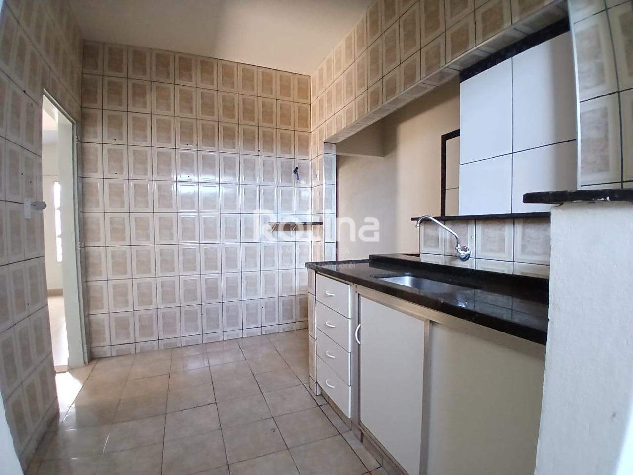Casa para alugar, 2 quartos em Uberlândia no bairro Aclimação no valor de R$ 1.200,00 - Rotina Imobiliária: 