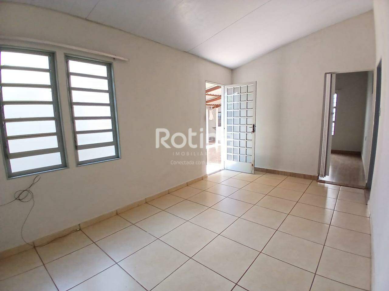 Casa para alugar, 2 quartos em Uberlândia no bairro Aclimação no valor de R$ 1.200,00 - Rotina Imobiliária: 