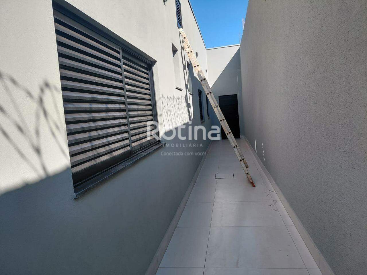 Casa à venda, 3 quartos em Uberlândia no bairro Laranjeiras no valor de R$ 680.000,00 - Rotina Imobiliária: 