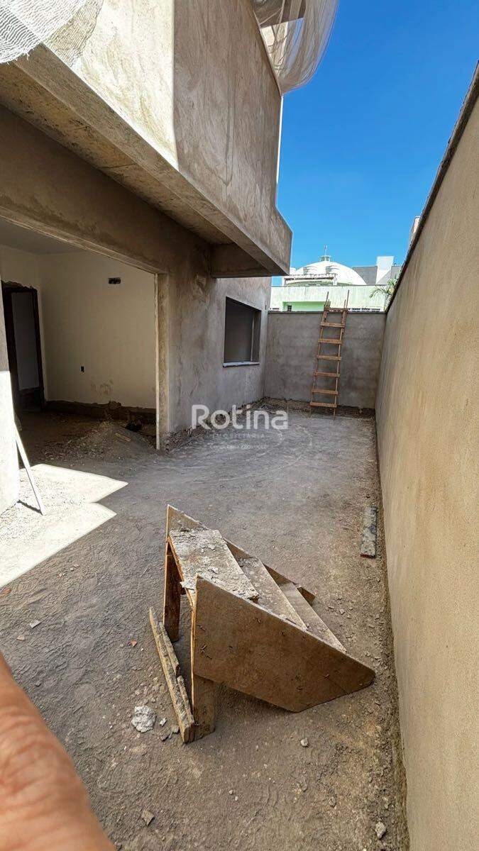 Apartamento à venda, 3 quartos em Uberlândia no bairro Santa Mônica no valor de R$ 530.000,00 - Rotina Imobiliária: 