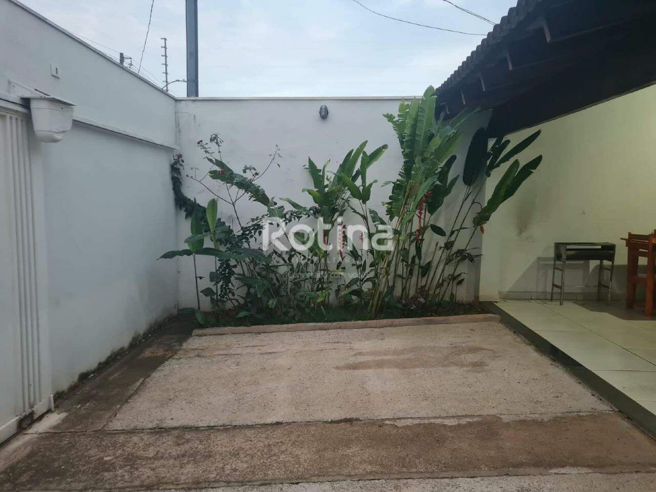 Casa à venda, 3 quartos em Uberlândia no bairro Granada no valor de R$ 670.000,00 - Rotina Imobiliária: 