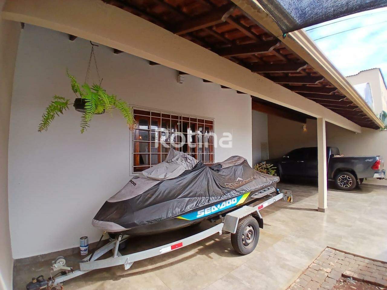 Casa para alugar, 4 quartos em Uberlândia no bairro Cidade Jardim no valor de R$ 5.800,00 - Rotina Imobiliária: 