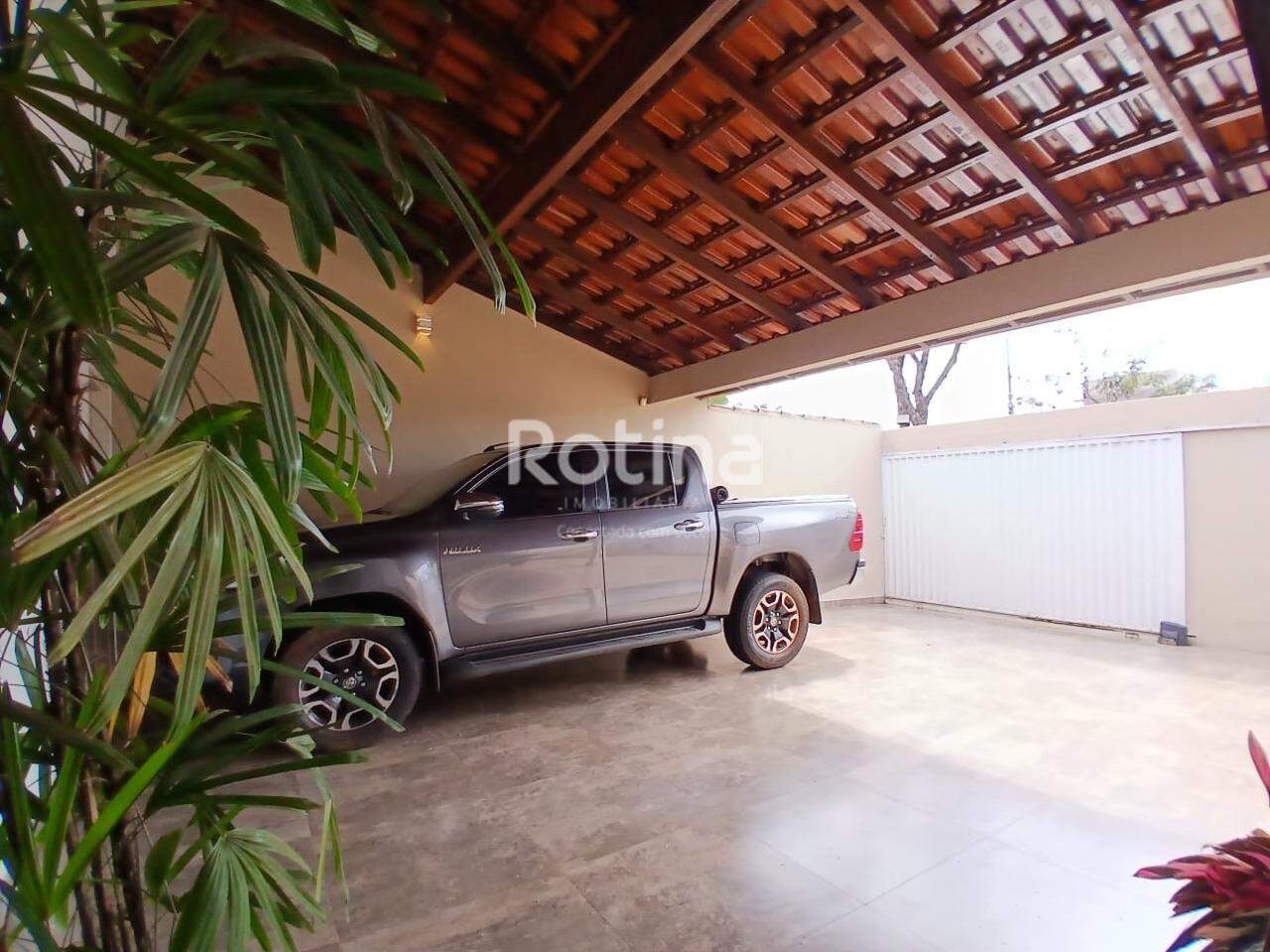 Casa para alugar, 4 quartos em Uberlândia no bairro Cidade Jardim no valor de R$ 5.800,00 - Rotina Imobiliária: 
