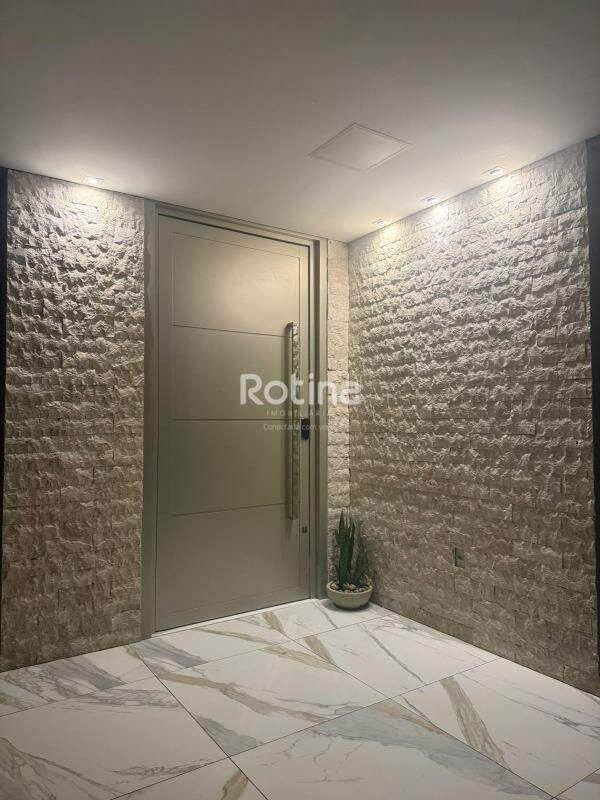 Casa à venda, 3 quartos em Uberlândia no bairro Cidade Jardim no valor de R$ 2.500.000,00 - Rotina Imobiliária: 