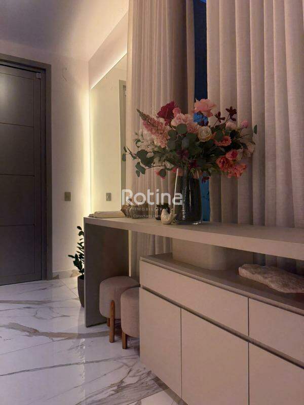 Casa à venda, 3 quartos em Uberlândia no bairro Cidade Jardim no valor de R$ 2.500.000,00 - Rotina Imobiliária: 