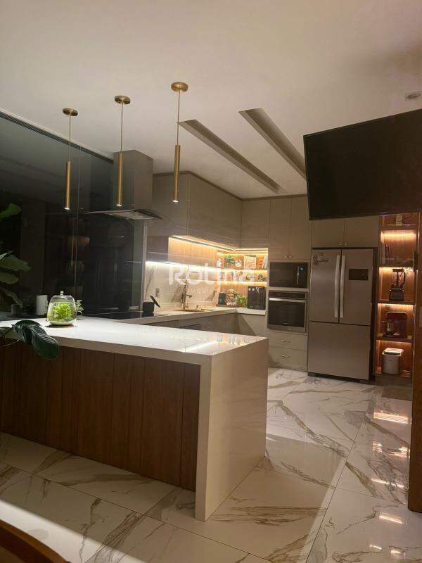 Casa à venda, 3 quartos em Uberlândia no bairro Cidade Jardim no valor de R$ 2.500.000,00 - Rotina Imobiliária: 