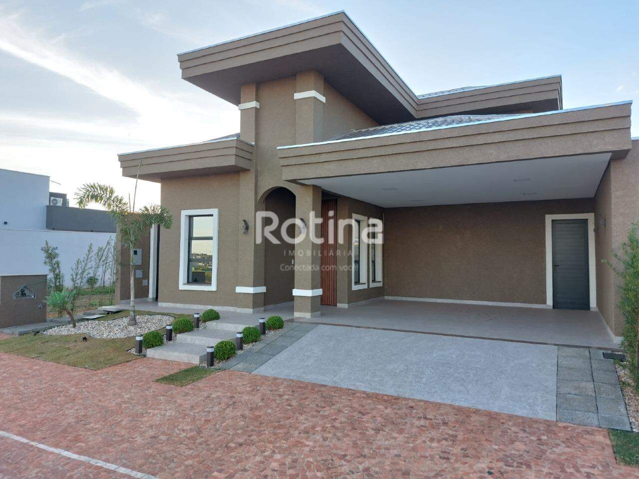 Casa Condomínio Fechado à venda, 3 quartos em Uberlândia no bairro Novo Mundo no valor de R$ 1.680.000,00 - Rotina Imobiliária: 