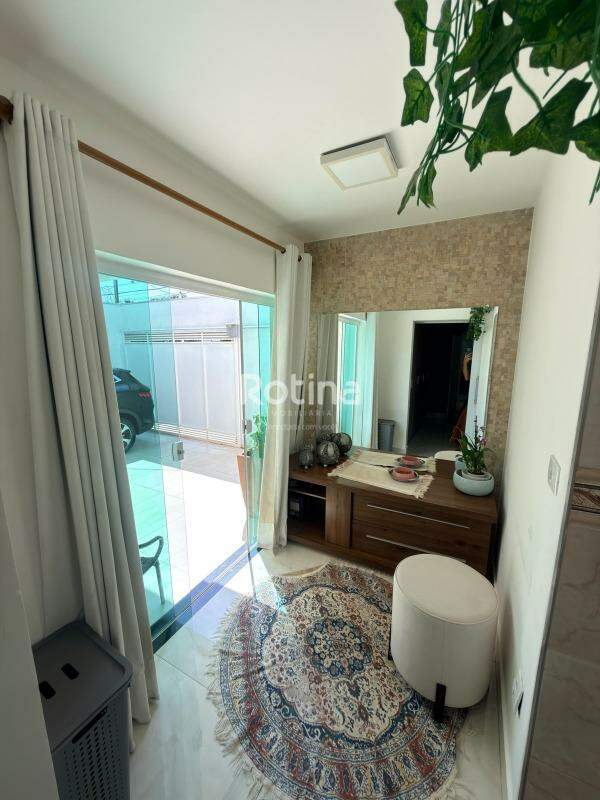 Casa à venda, 3 quartos em Uberlândia no bairro Cidade Jardim no valor de R$ 850.000,00 - Rotina Imobiliária: 