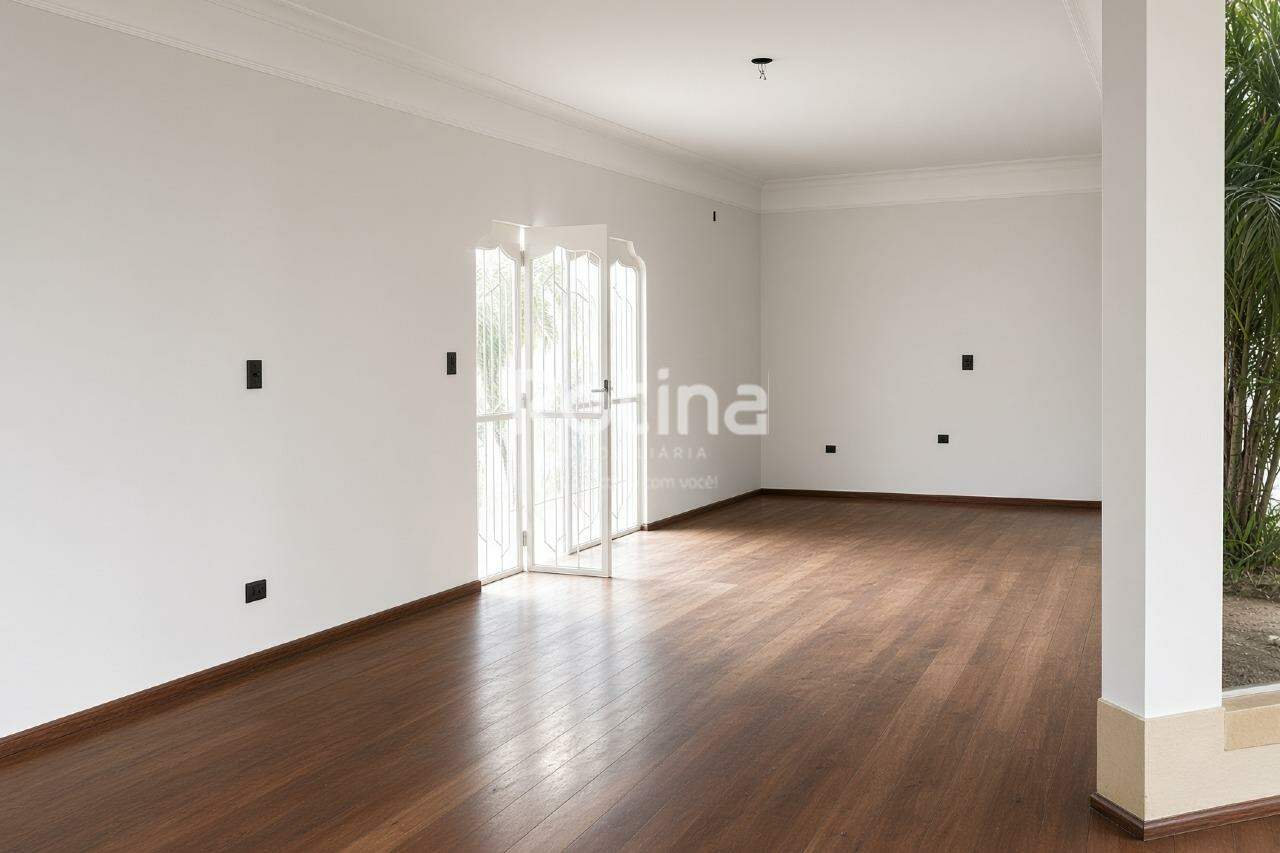 Casa à venda, 4 quartos em Uberlândia no bairro Cidade Jardim no valor de R$ 1.450.000,00 - Rotina Imobiliária: 