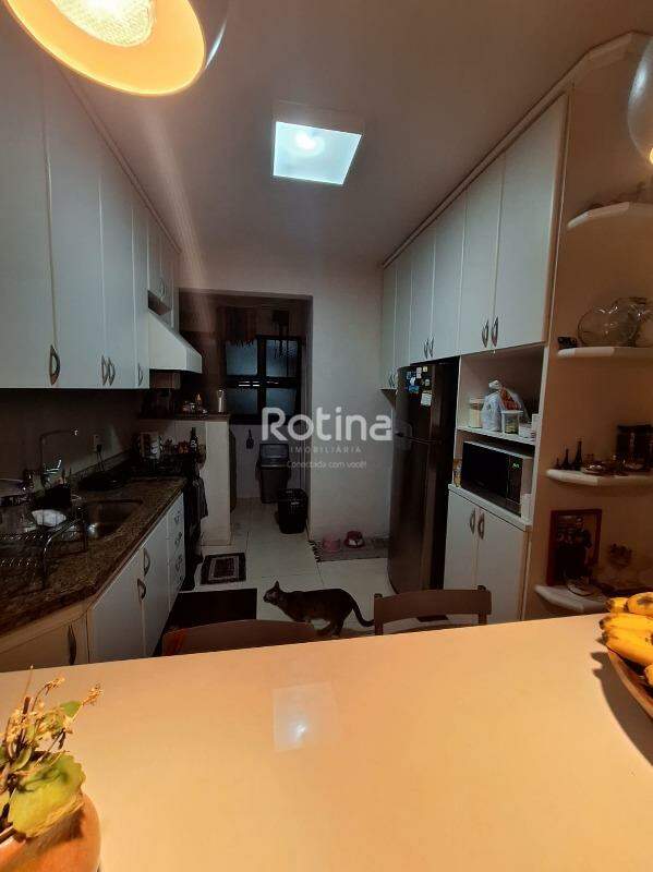 Apartamento para alugar, 3 quartos em Uberlândia no bairro Tubalina no valor de R$ 2.400,00 - Rotina Imobiliária: 