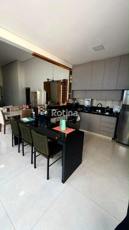 Casa Condomínio Fechado à venda, 3 quartos em Uberlândia no bairro Laranjeiras no valor de R$ 2.750.000,00 - Rotina Imobiliária: 