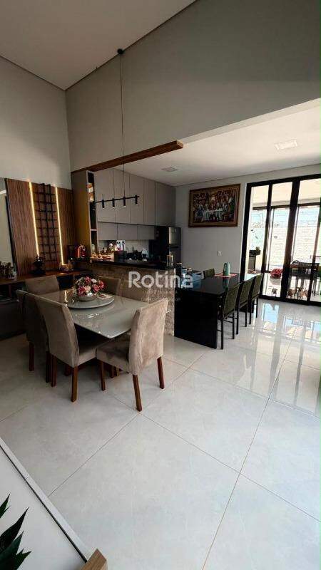 Casa Condomínio Fechado à venda, 3 quartos em Uberlândia no bairro Laranjeiras no valor de R$ 2.750.000,00 - Rotina Imobiliária: 