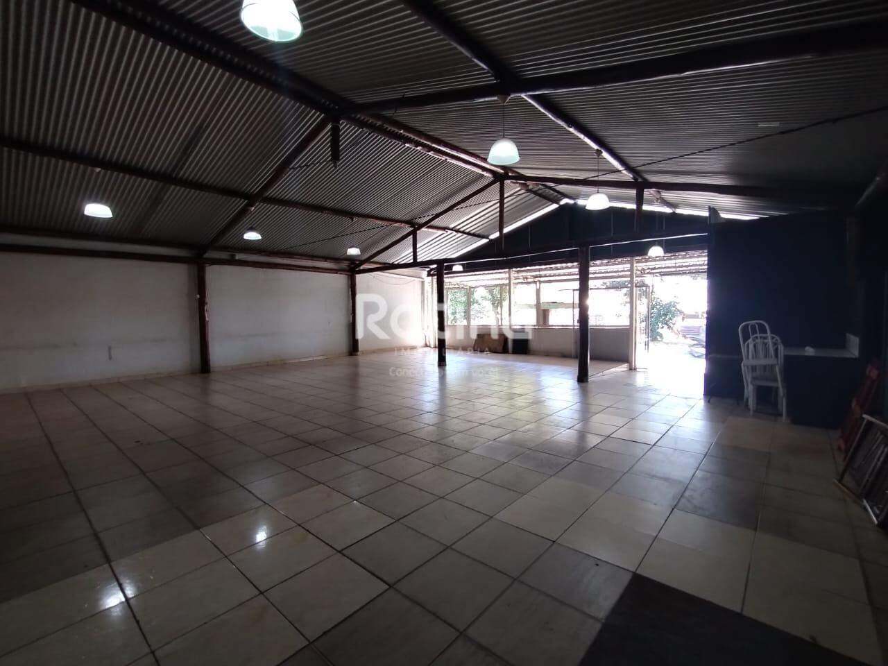 Casa para alugar, em Uberlândia no bairro Granada no valor de R$ 5.000,00 - Rotina Imobiliária: 