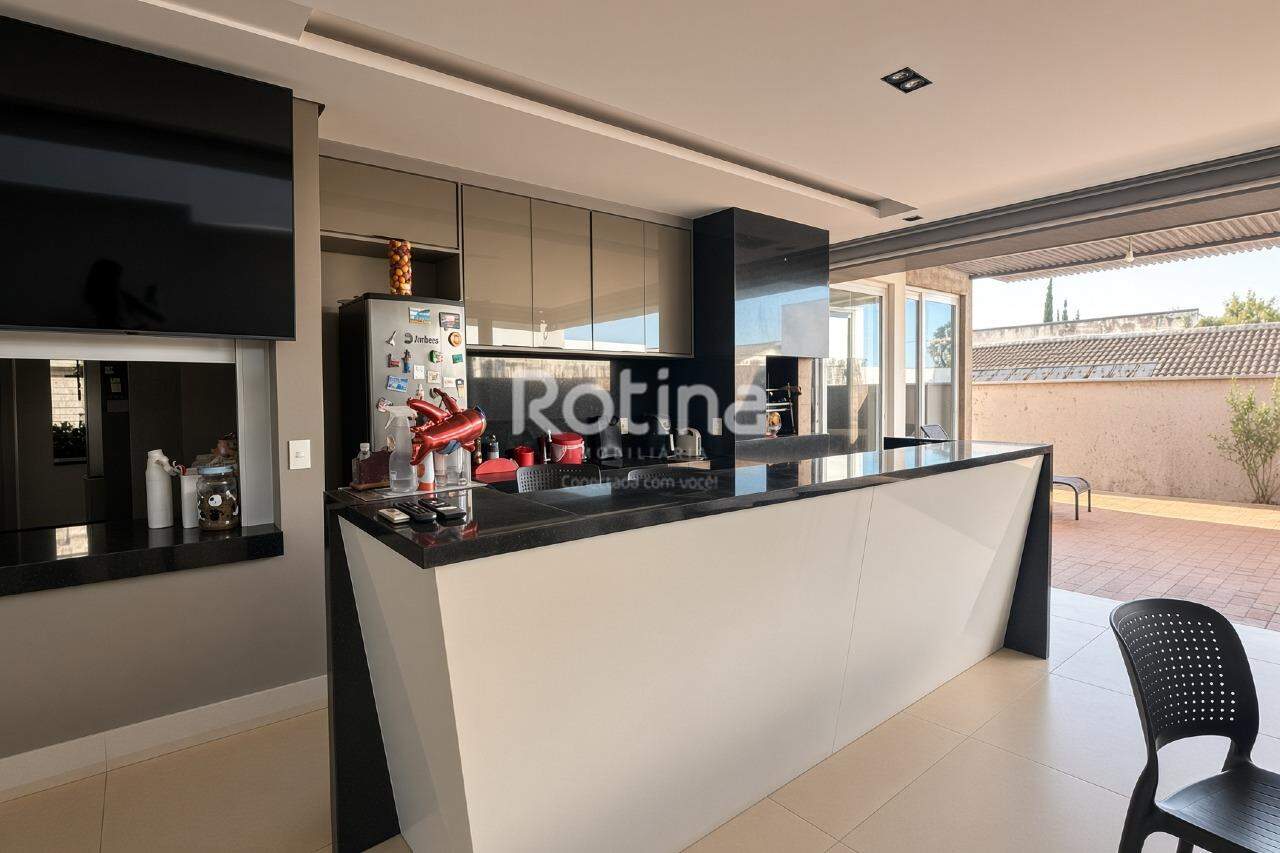 Casa Condomínio Fechado à venda, 4 quartos em Uberlândia no bairro Nova Uberlândia no valor de R$ 2.700.000,00 - Rotina Imobiliária: 