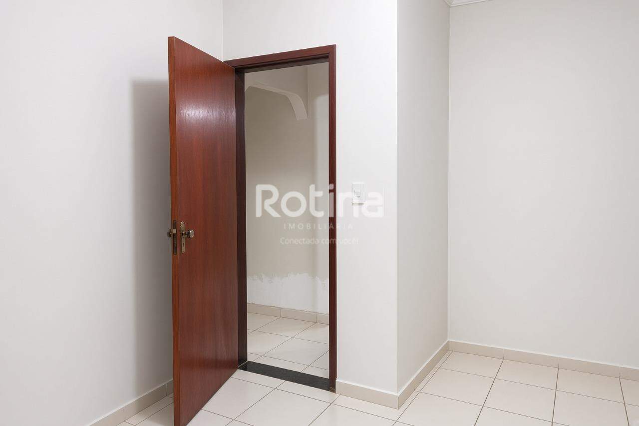 Casa à venda, 3 quartos em Uberlândia no bairro Vigilato Pereira no valor de R$ 900.000,00 - Rotina Imobiliária: 