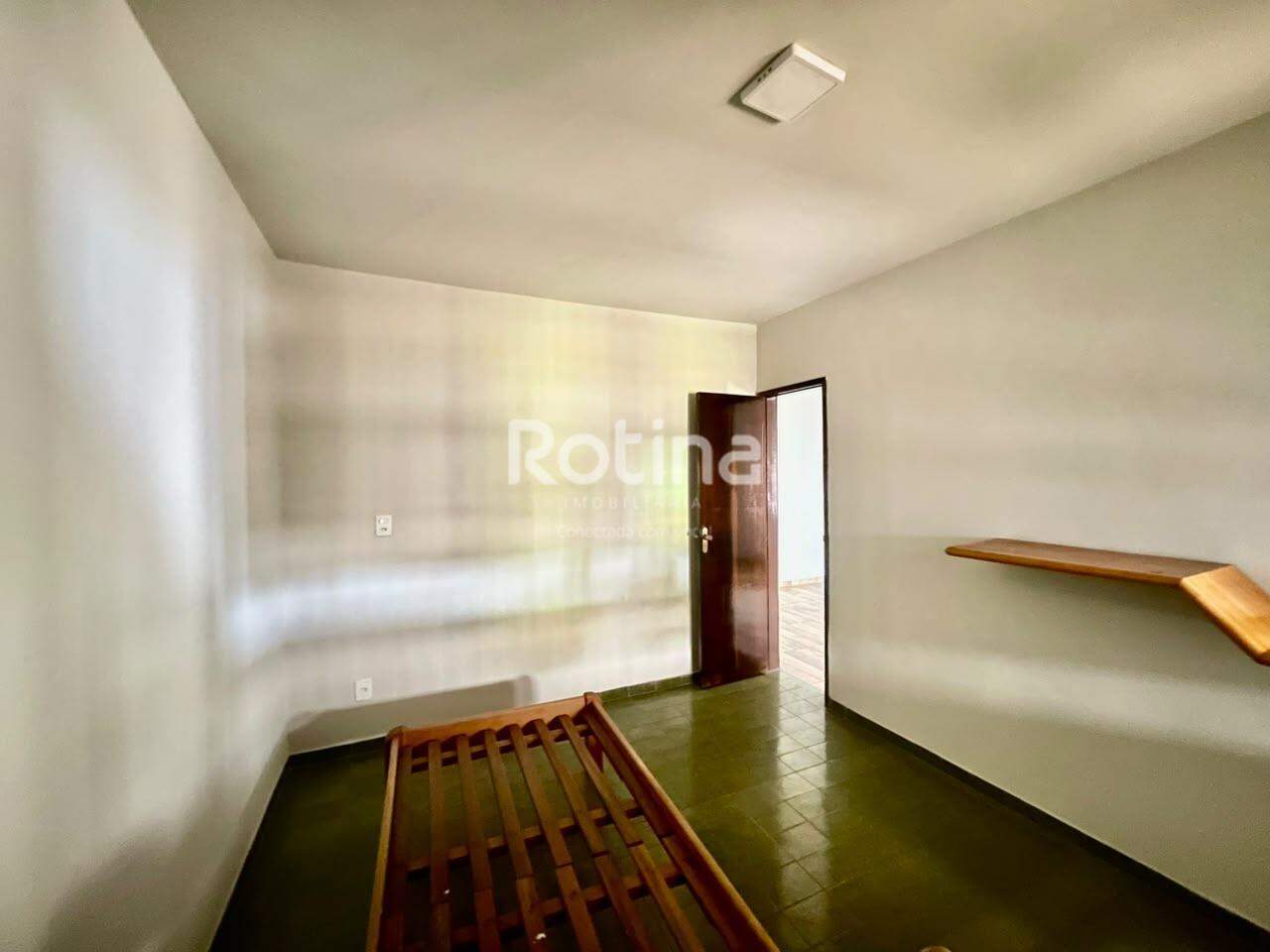 Casa à venda, 4 quartos em Uberlândia no bairro Nossa Senhora das Graças no valor de R$ 500.000,00 - Rotina Imobiliária: 