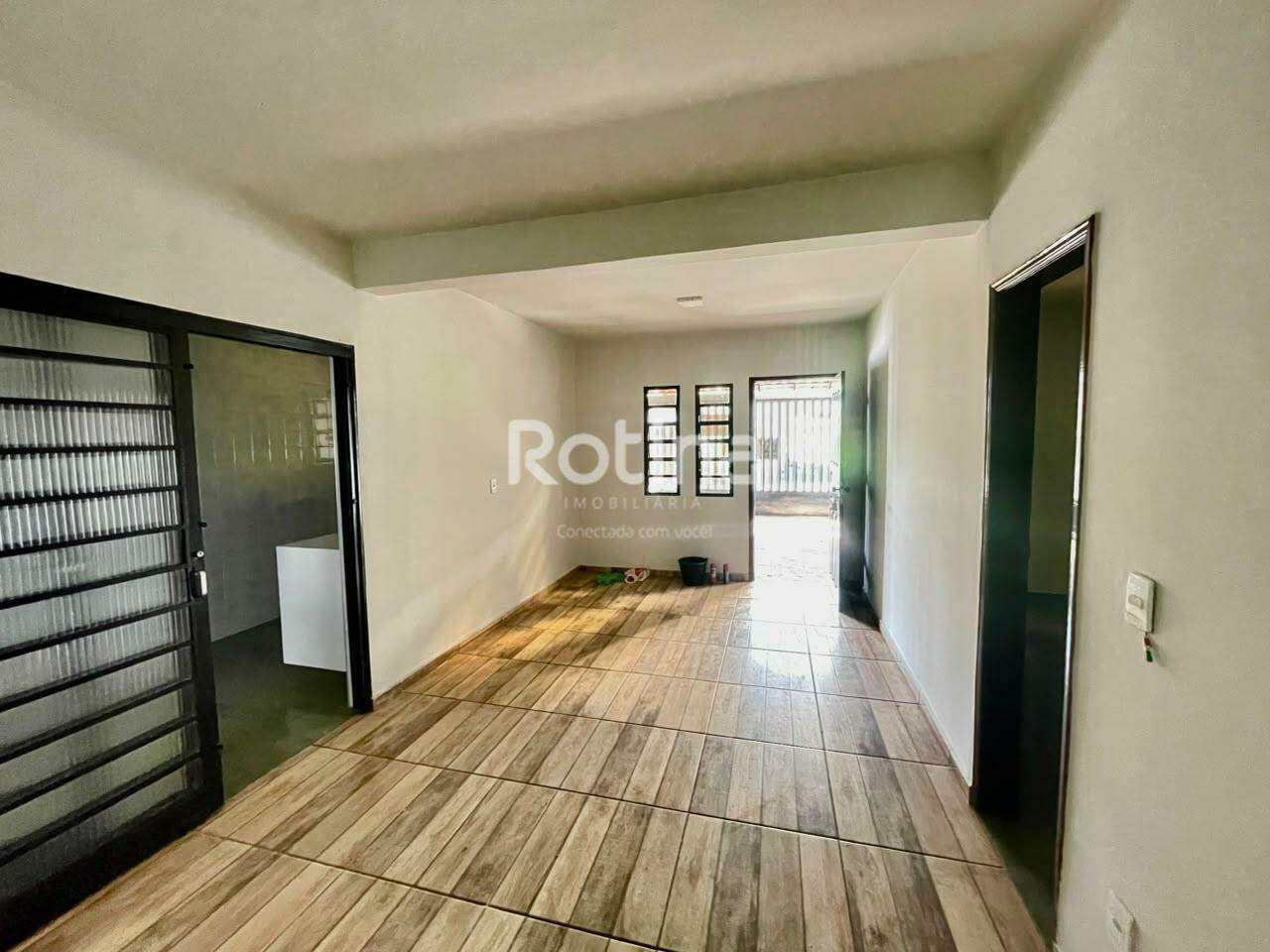 Casa à venda, 4 quartos em Uberlândia no bairro Nossa Senhora das Graças no valor de R$ 500.000,00 - Rotina Imobiliária: 