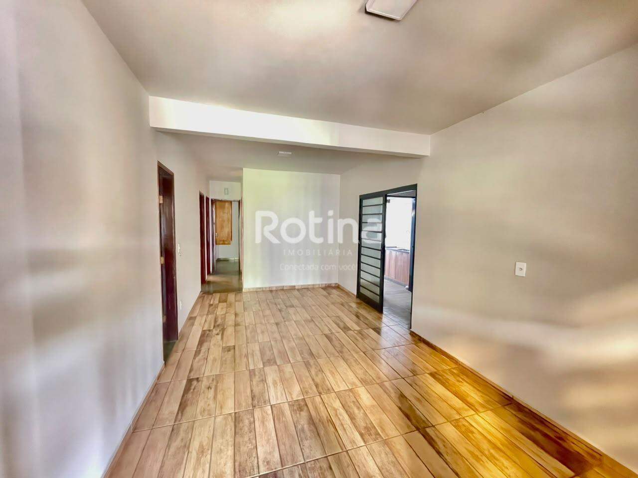 Casa à venda, 4 quartos em Uberlândia no bairro Nossa Senhora das Graças no valor de R$ 500.000,00 - Rotina Imobiliária: 