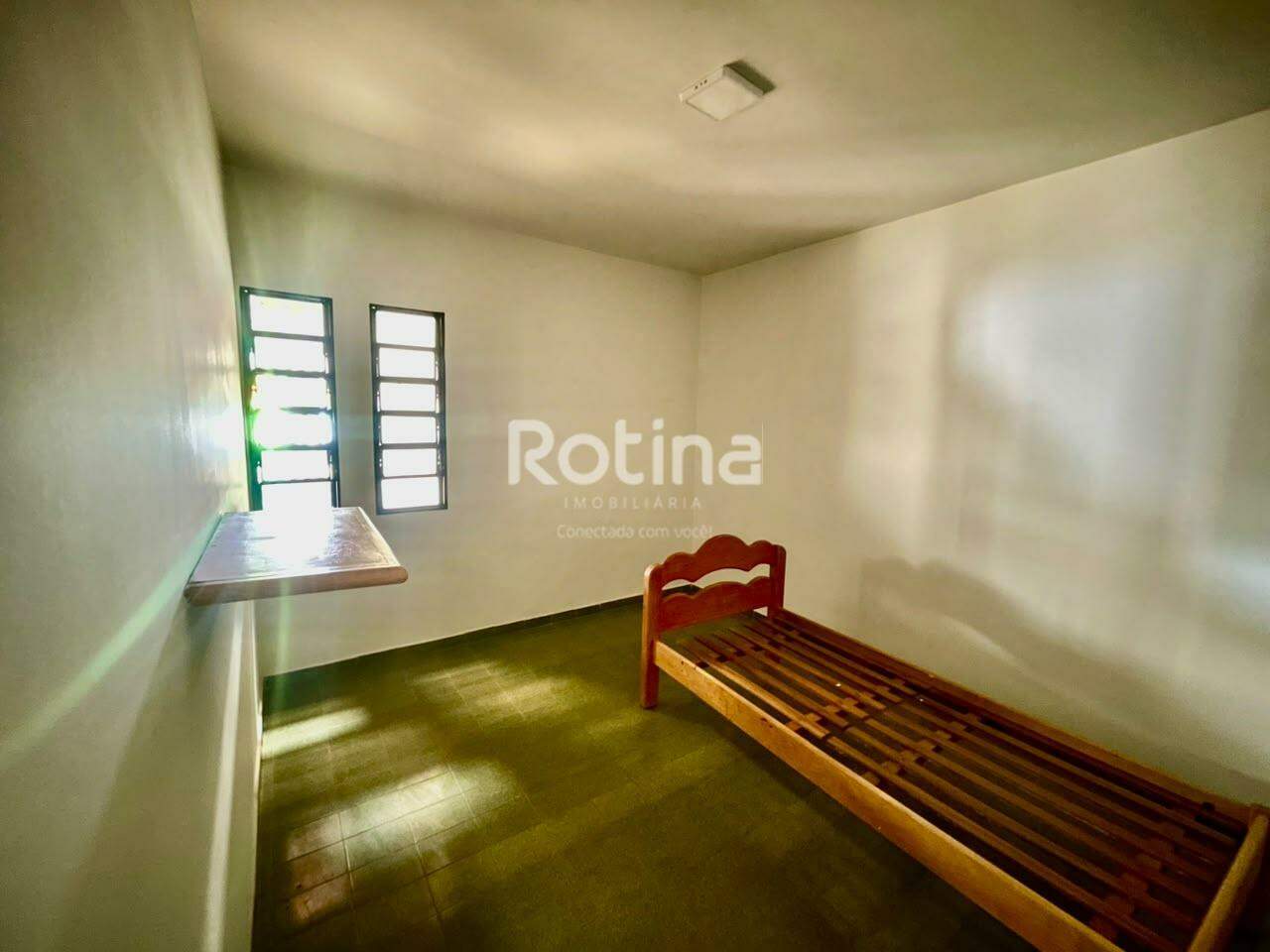 Casa à venda, 4 quartos em Uberlândia no bairro Nossa Senhora das Graças no valor de R$ 500.000,00 - Rotina Imobiliária: 