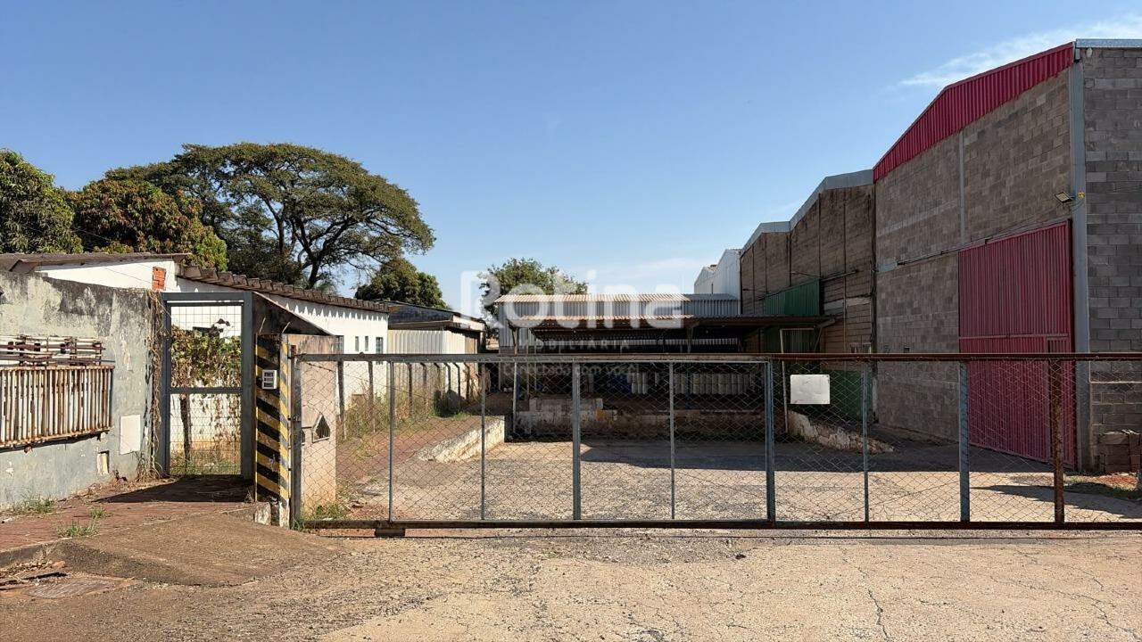 Galpão para alugar, em Uberlândia no bairro Distrito Industrial no valor de R$ 5.000,00 - Rotina Imobiliária: 