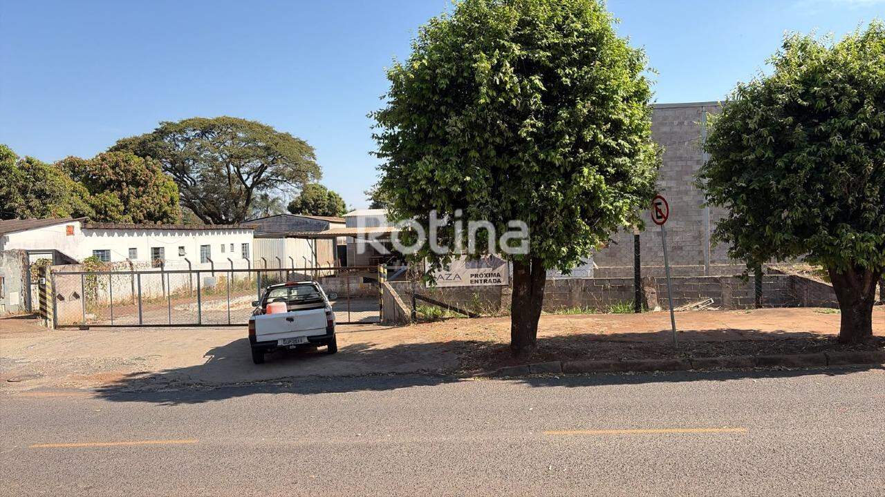 Galpão para alugar, em Uberlândia no bairro Distrito Industrial no valor de R$ 5.000,00 - Rotina Imobiliária: 