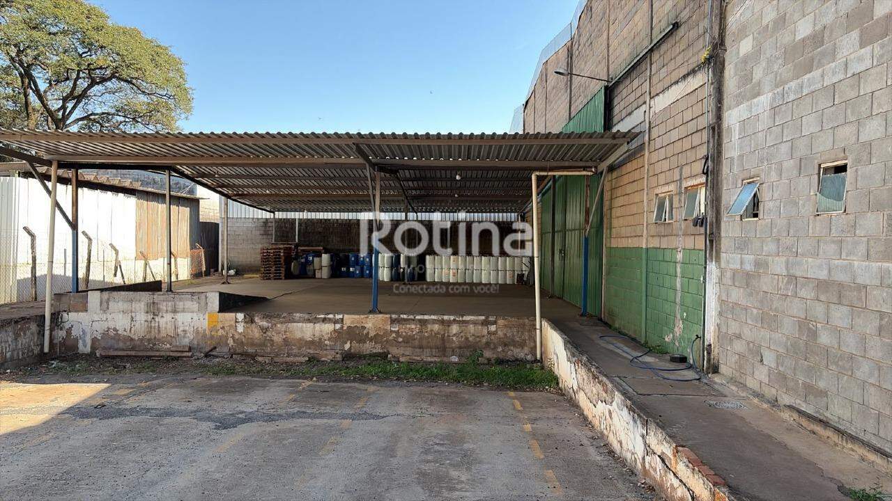 Galpão para alugar, em Uberlândia no bairro Distrito Industrial no valor de R$ 5.000,00 - Rotina Imobiliária: 