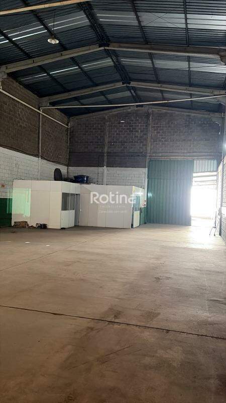 Galpão para alugar, em Uberlândia no bairro Distrito Industrial no valor de R$ 5.000,00 - Rotina Imobiliária: 