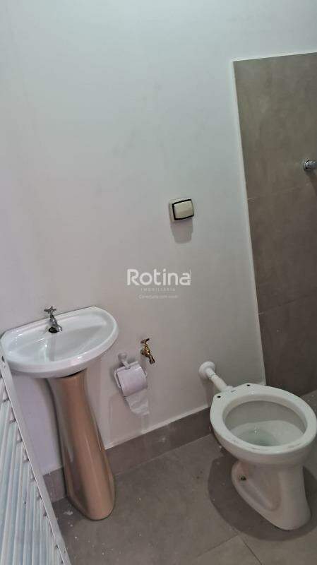 Comercial para alugar, em Uberlândia no bairro Osvaldo Rezende no valor de R$ 1.200,00 - Rotina Imobiliária: 