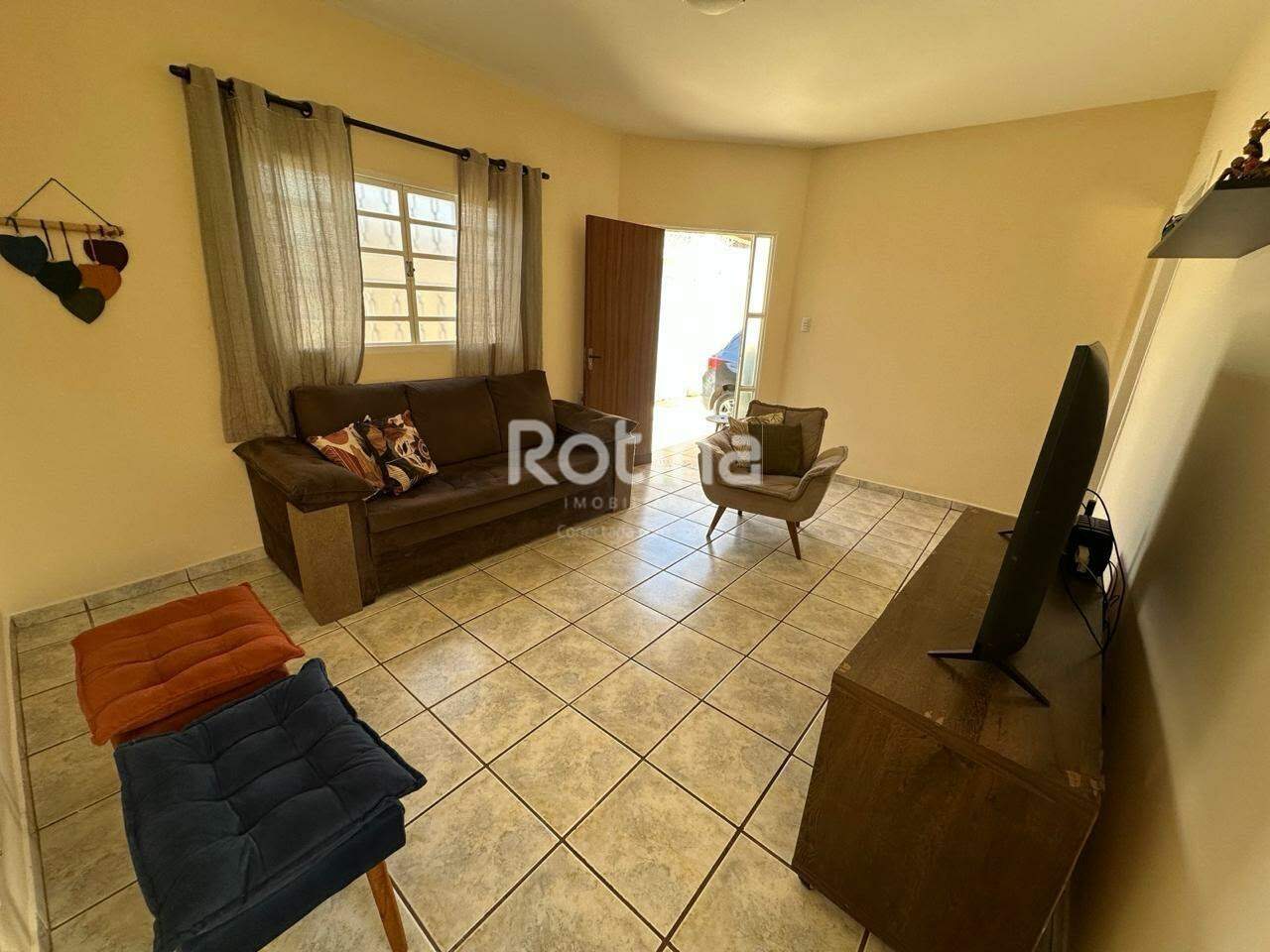 Casa à venda, 3 quartos em Uberlândia no bairro Santa Rosa no valor de R$ 650.000,00 - Rotina Imobiliária: 