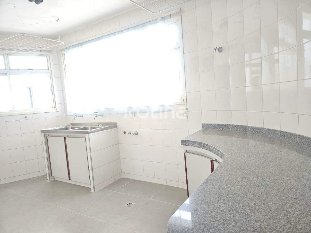 Apartamento para alugar, 4 quartos em Uberlândia no bairro Centro no valor de R$ 4.000,00 - Rotina Imobiliária: 