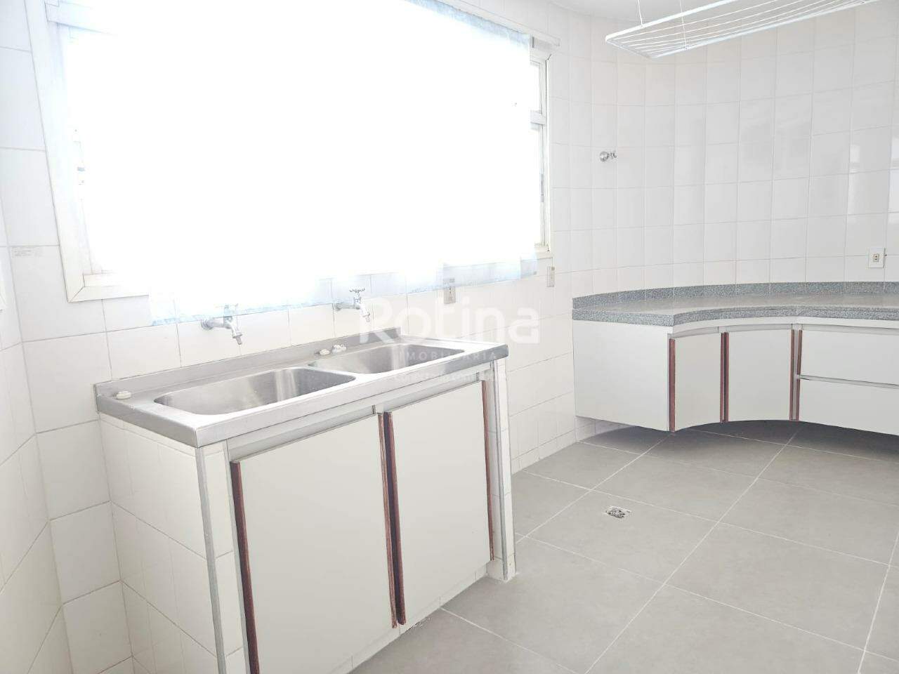 Apartamento para alugar, 4 quartos em Uberlândia no bairro Centro no valor de R$ 4.000,00 - Rotina Imobiliária: 