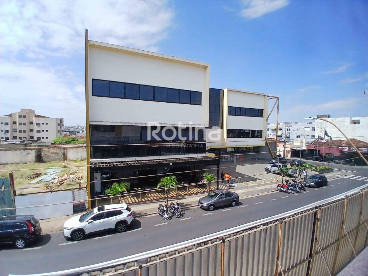 Apartamento para alugar, 4 quartos em Uberlândia no bairro Nossa Senhora Aparecida no valor de R$ 2.500,00 - Rotina Imobiliária: 
