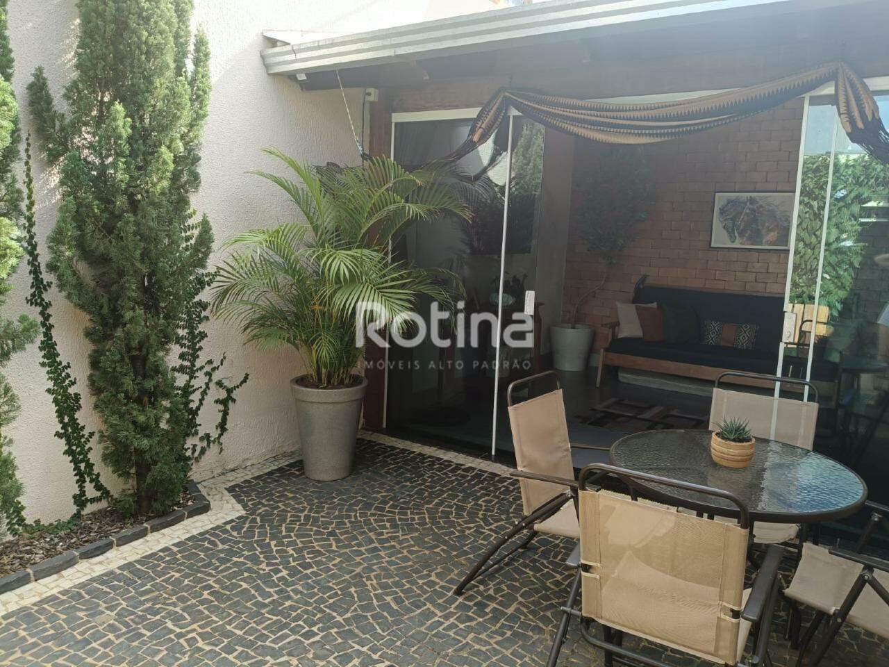 Casa Condomínio Fechado à venda, 3 quartos em Uberlândia no bairro Minas Gerais no valor de R$ 550.000,00 - Rotina Imobiliária: 
