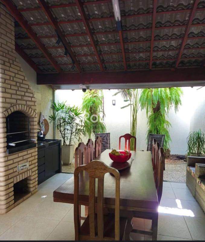 Casa à venda, 4 quartos em Uberlândia no bairro Santa Rosa no valor de R$ 870.000,00 - Rotina Imobiliária: 