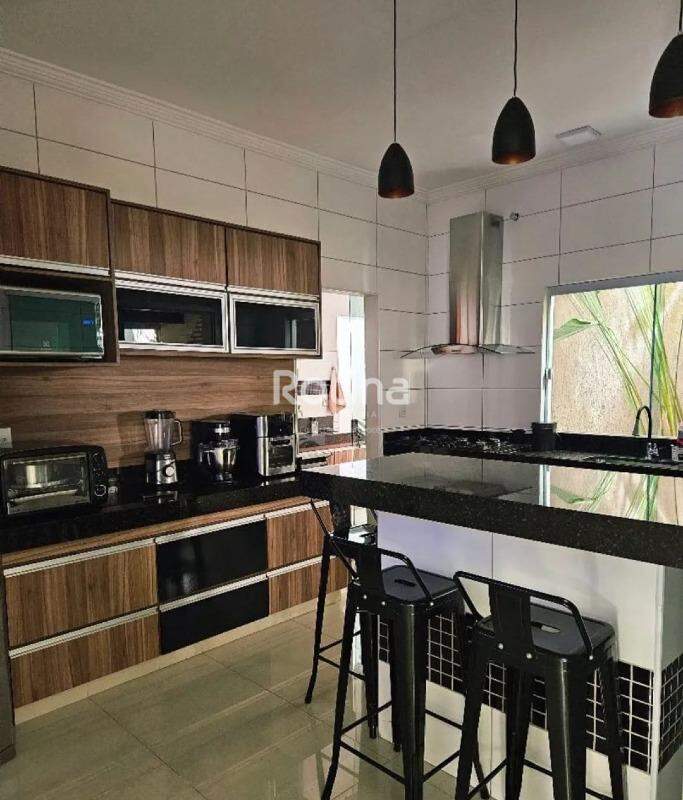 Casa à venda, 4 quartos em Uberlândia no bairro Santa Rosa no valor de R$ 870.000,00 - Rotina Imobiliária: 