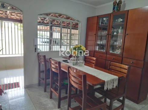 Casa à venda, 3 quartos em Uberlândia no bairro Santa Rosa no valor de R$ 450.000,00 - Rotina Imobiliária: 