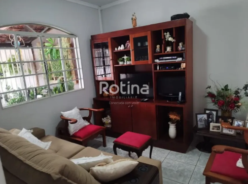 Casa à venda, 3 quartos em Uberlândia no bairro Santa Rosa no valor de R$ 450.000,00 - Rotina Imobiliária: 