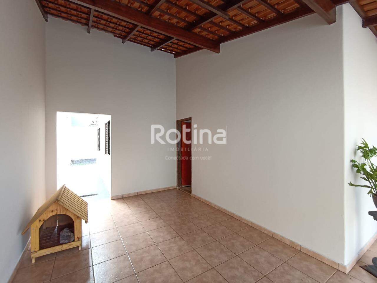 Casa à venda, 3 quartos em Uberlândia no bairro Santa Mônica no valor de R$ 700.000,00 - Rotina Imobiliária: 