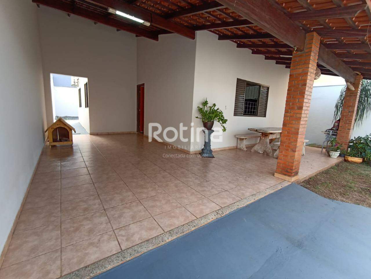 Casa à venda, 3 quartos em Uberlândia no bairro Santa Mônica no valor de R$ 700.000,00 - Rotina Imobiliária: 