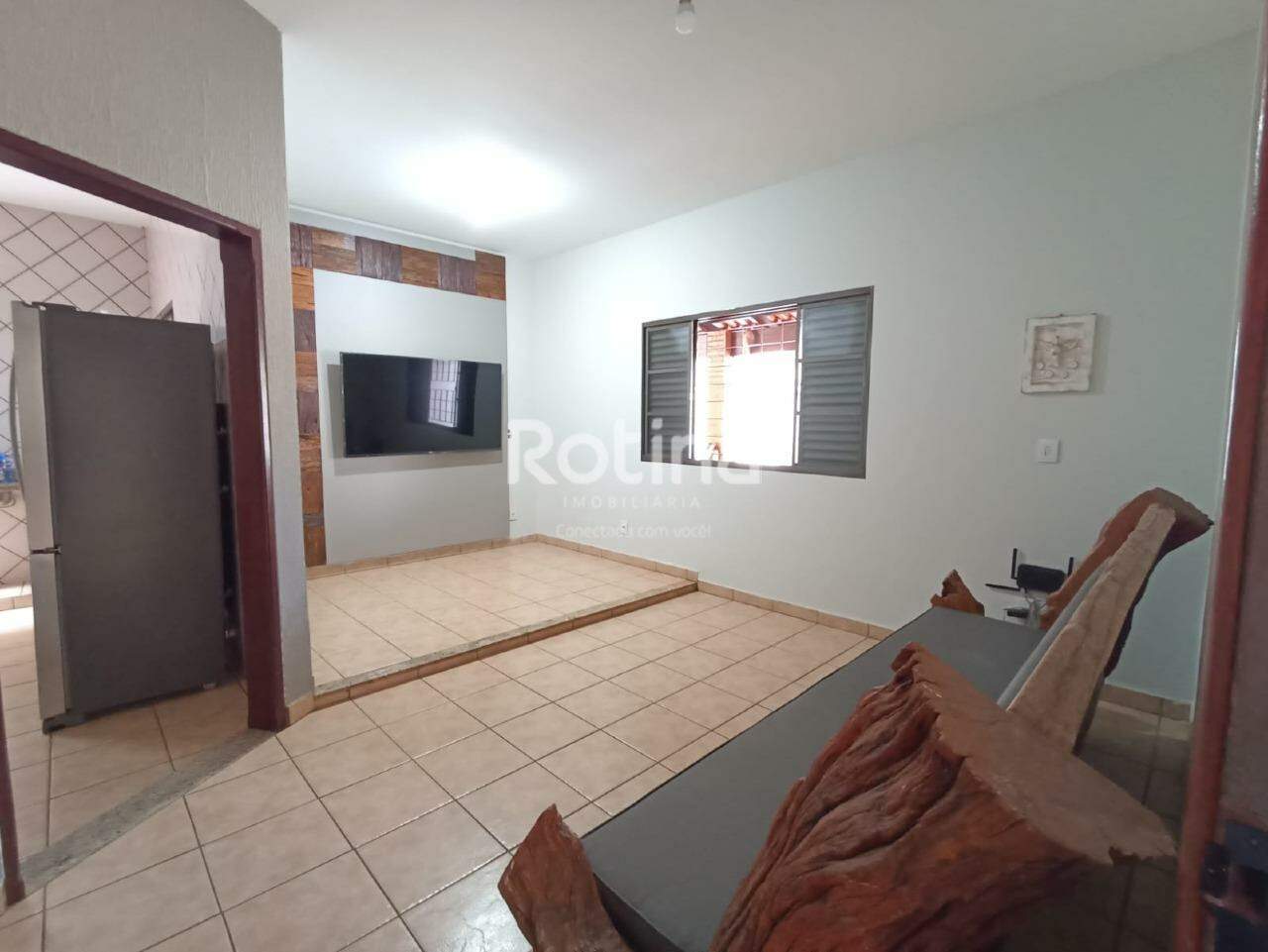 Casa à venda, 3 quartos em Uberlândia no bairro Santa Mônica no valor de R$ 700.000,00 - Rotina Imobiliária: 