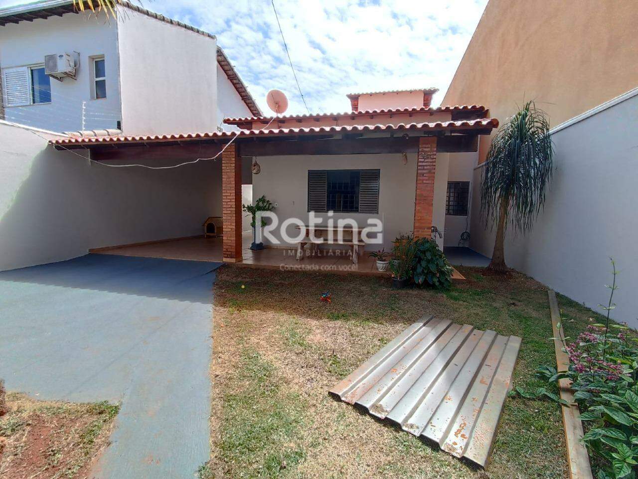 Casa à venda, 3 quartos em Uberlândia no bairro Santa Mônica no valor de R$ 700.000,00 - Rotina Imobiliária: 